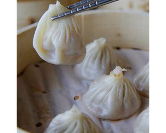 Steamed Shrimp, Scallop, & Pork Soup Dumplings (6 pcs) 海陸小籠湯包